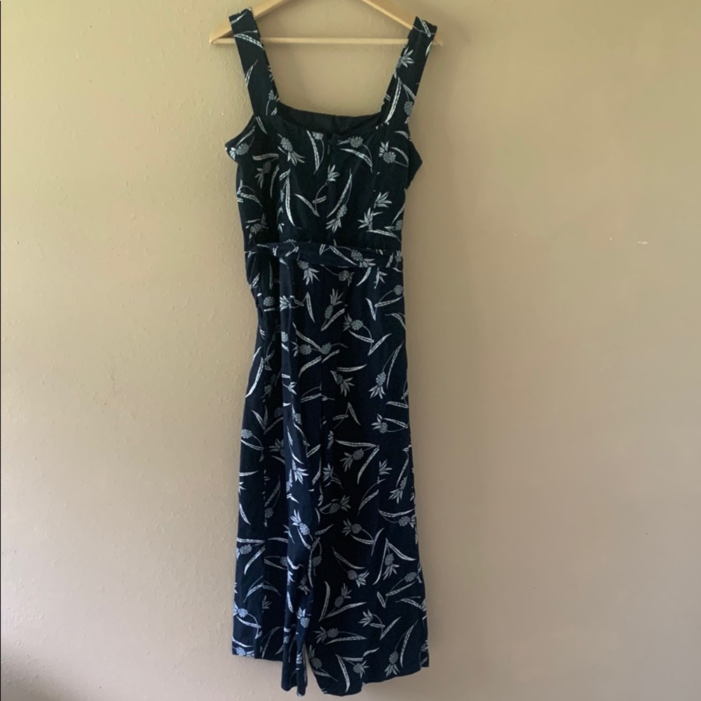 Ann Taylor Monochrome Floral Jumpsuit Size 10P - Picture 7 of 8